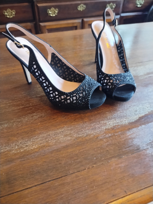 Dream Pairs High Heels with Black Crystal Diamonds Size 8            (Sold-As-Is)